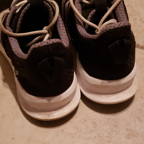 Sneakers - Picture 6 of 9